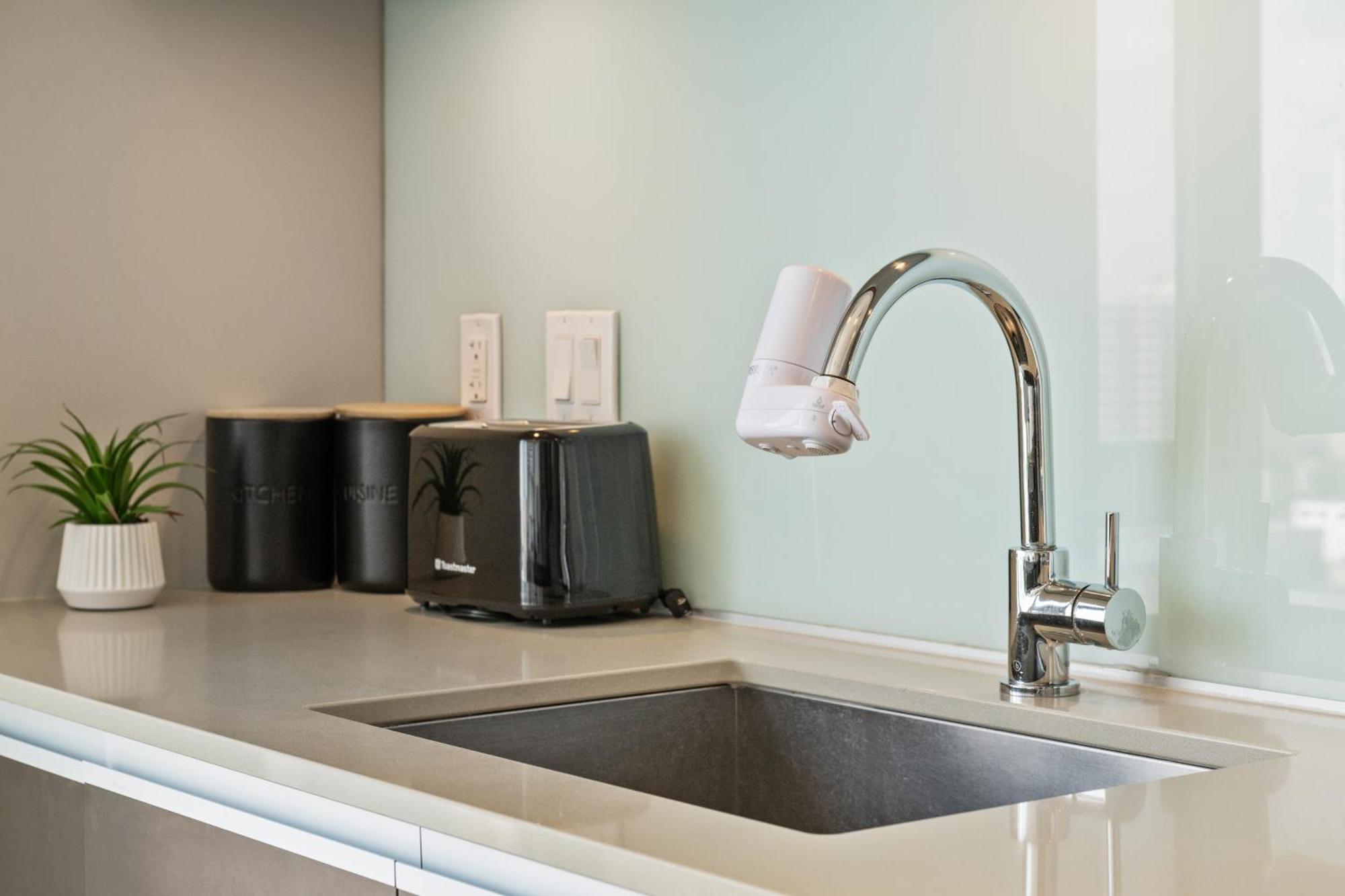 Modern Suite Calgary Downtown 5 Min Walk Stampede 외부 사진