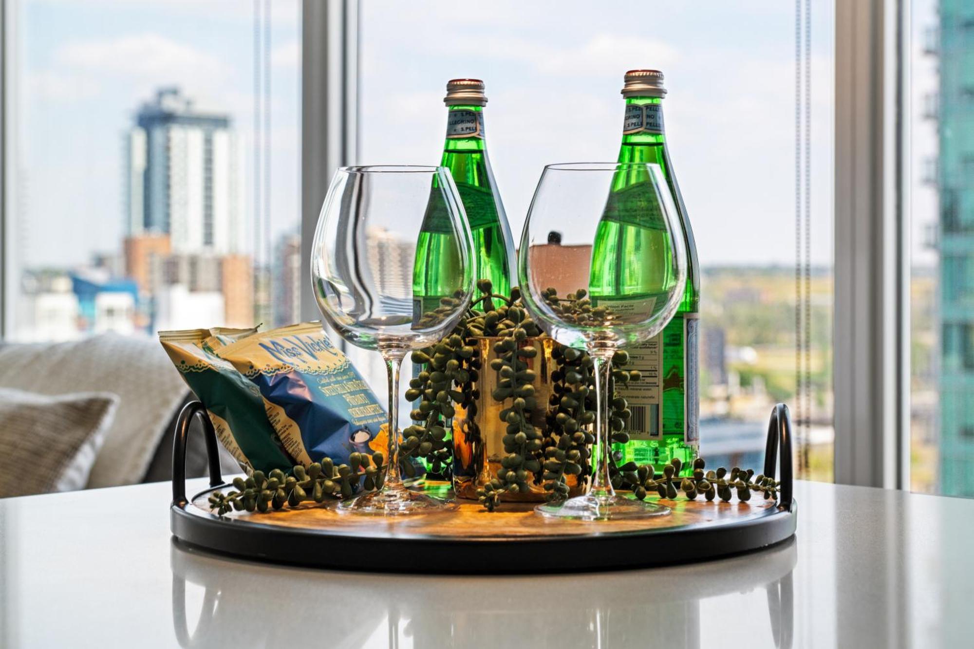 Modern Suite Calgary Downtown 5 Min Walk Stampede 외부 사진